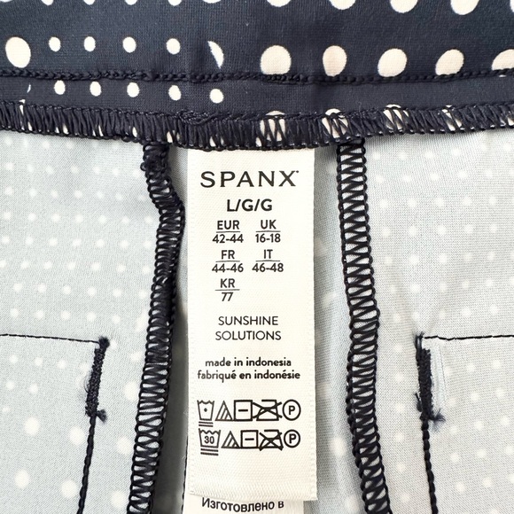 NWT Spanx Sunshine 4” Shorts in Dot Patch Midnight Navy Size Large - Picture 6 of 10